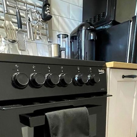 Stunning Luxury Apartment In Central Lymington Bagian luar foto