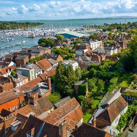 Stunning Luxury Apartment In Central Lymington Bagian luar foto