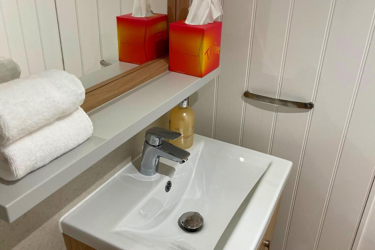 Stunning Luxury Apartment In Central Lymington Bagian luar foto