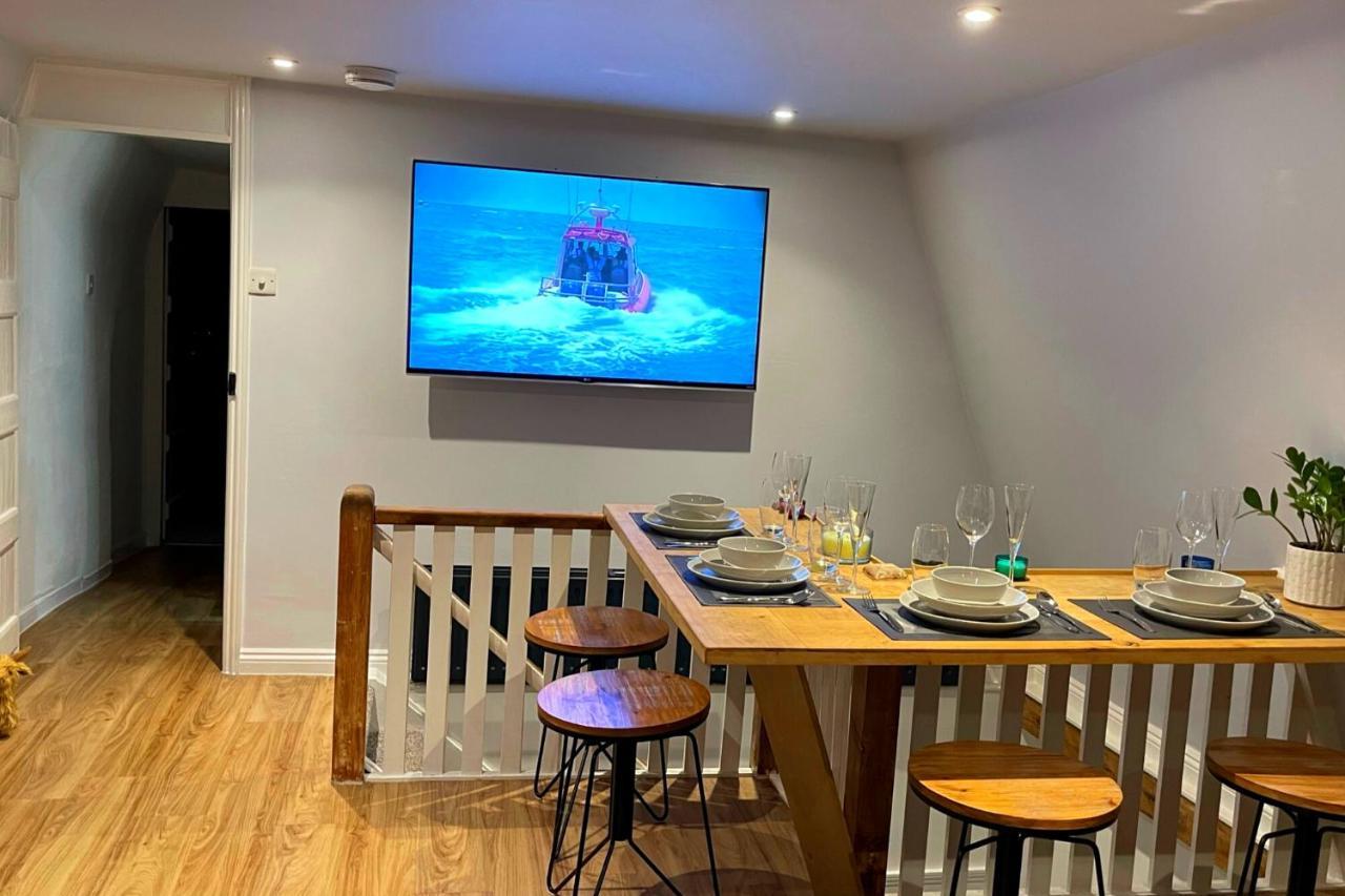 Stunning Luxury Apartment In Central Lymington Bagian luar foto