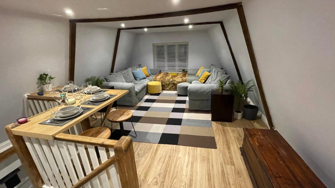Stunning Luxury Apartment In Central Lymington Bagian luar foto
