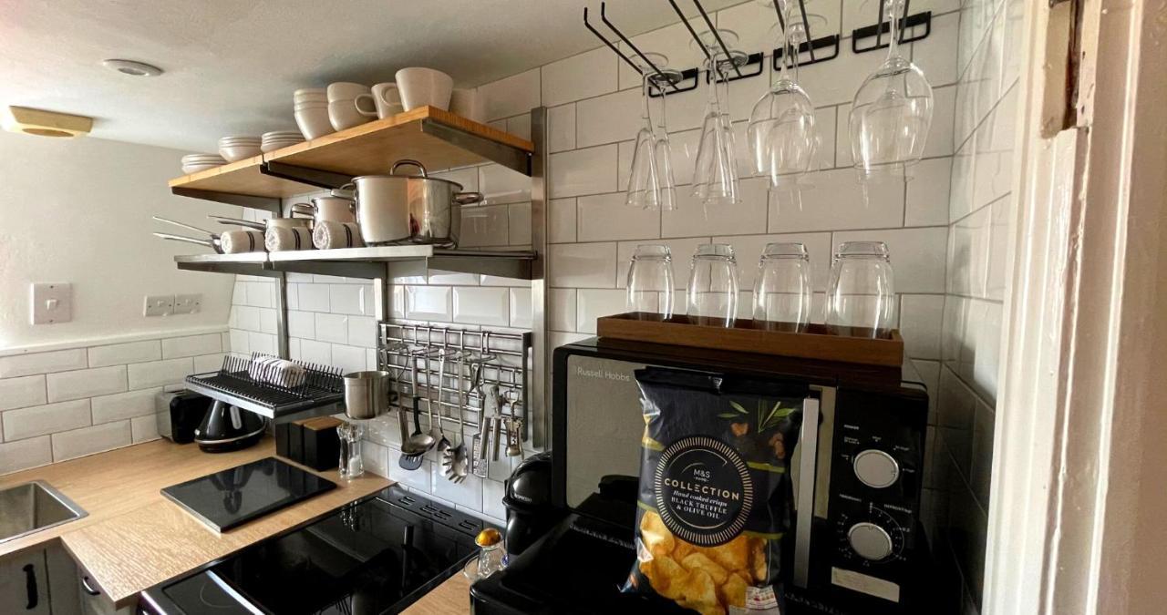 Stunning Luxury Apartment In Central Lymington Bagian luar foto